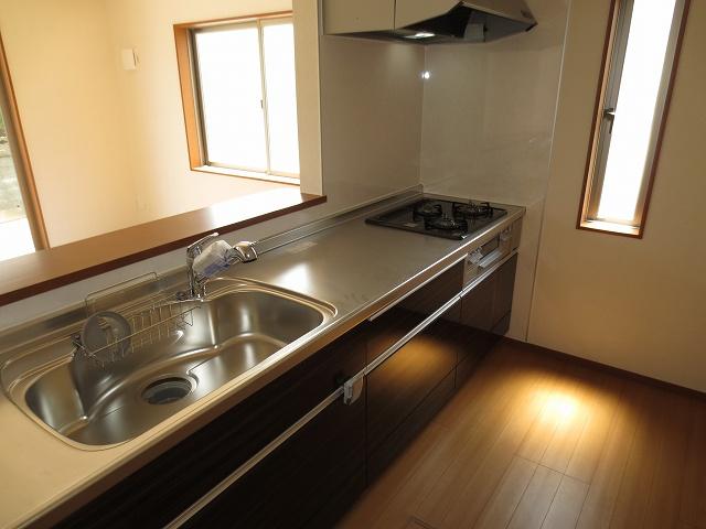 Same specifications photo (kitchen). 3-neck gas stove! (Same specifications photo)