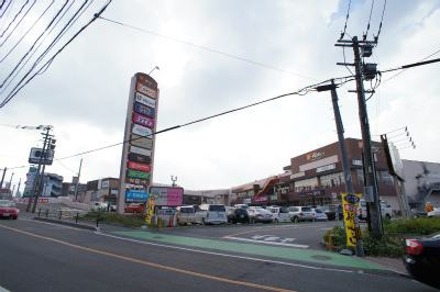 Shopping centre. Paseo Noma Oike 700m until the (shopping center)