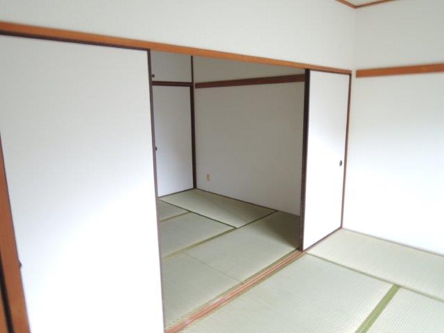 Other room space. Two between the continuance of the Japanese-style room