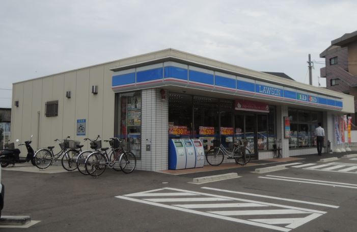 Convenience store. 600m until Lawson (convenience store)