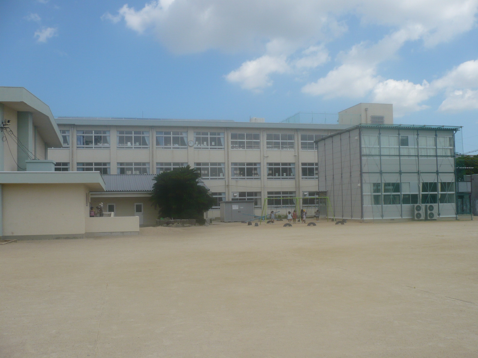 Primary school. 105m to Fukuoka Municipal Miyatake elementary school (elementary school)