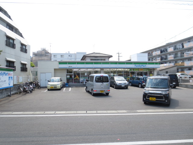 Convenience store. FamilyMart Fukuoka peace store up (convenience store) 746m