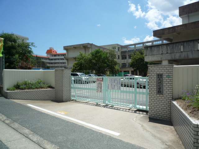 Primary school. 330m to Fukuoka Municipal Oike elementary school (elementary school)