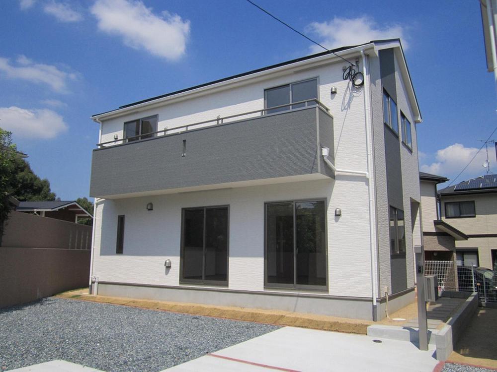 Local appearance photo. Same specifications 5 Building