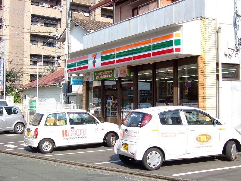 Convenience store. Seven-Eleven Fukuoka Saki 1-chome to (convenience store) 624m