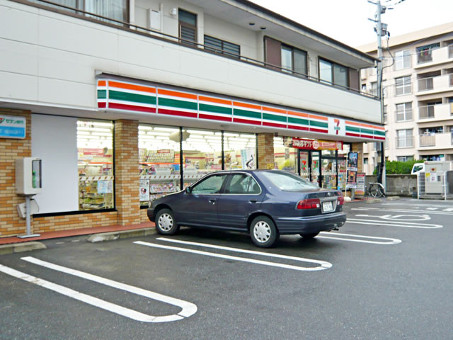 Convenience store. 80m until the Seven-Eleven (convenience store)