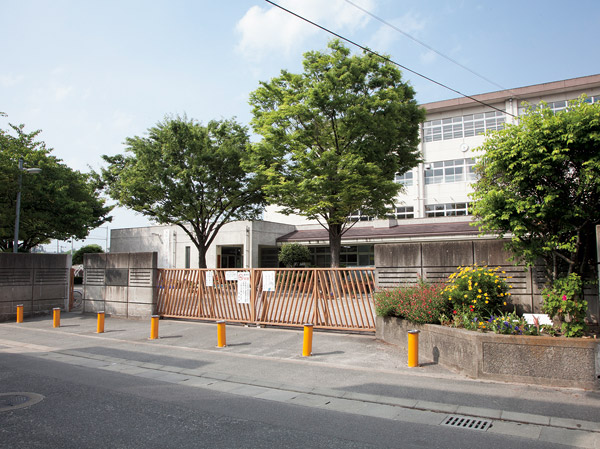 Surrounding environment. Shiobara elementary school (about 330m / A 5-minute walk)