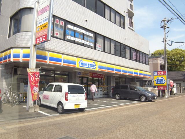 Convenience store. MINISTOP up (convenience store) 460m