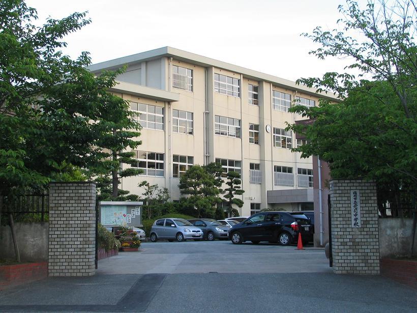 Junior high school. 1797m to Fukuoka Municipal Roji junior high school