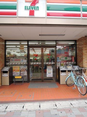 Convenience store. Seven-Eleven (convenience store) up to 100m