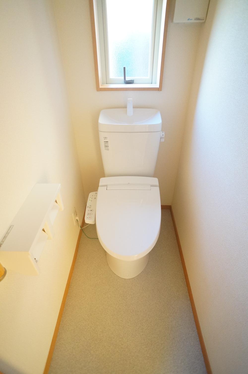 Toilet. ◇ 2 No. land ◇