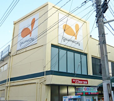 Supermarket. 300m until Gourmet City messing Station store (Super)