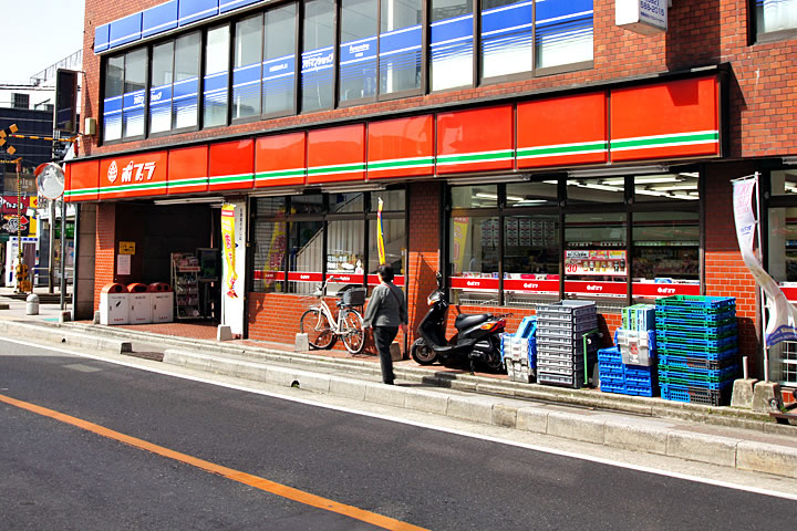 Convenience store. 200m to poplar messing Station store (convenience store)