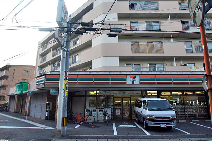 Convenience store. Seven-Eleven store messing up (convenience store) 350m