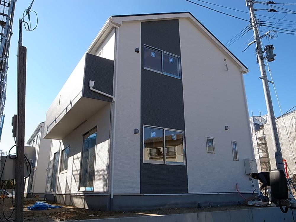 Local appearance photo. Local (12 May 2013) Shooting