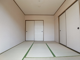 Living and room. There is also 1 room Japanese-style room.