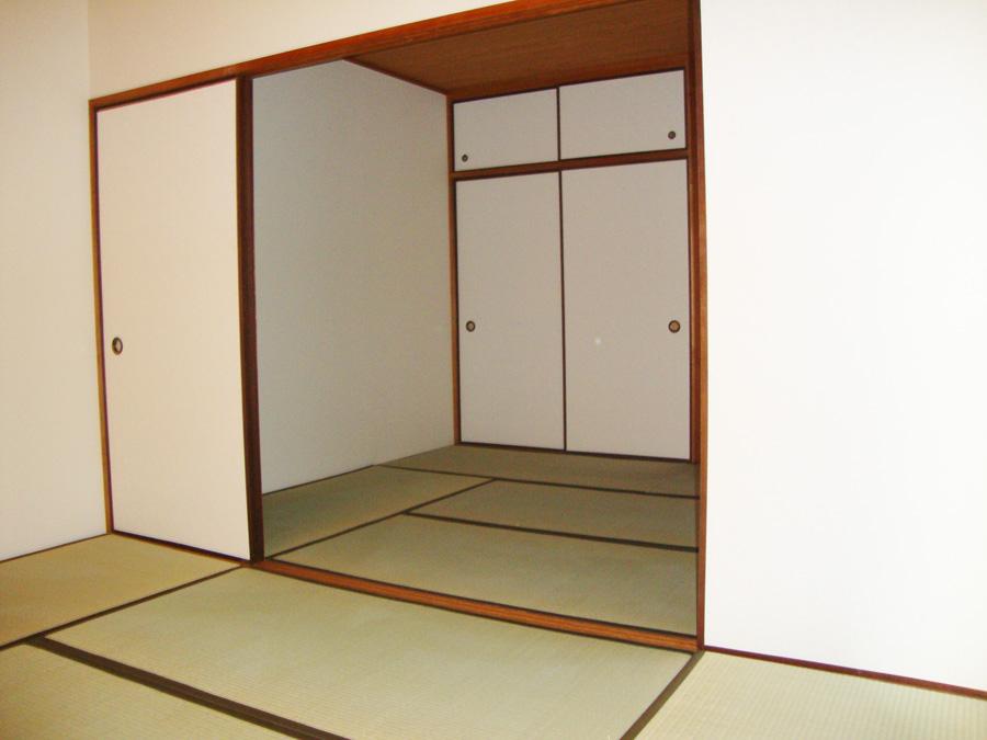 Non-living room. 2 between the continuance of the Japanese-style room
