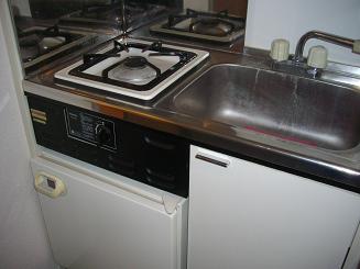 Kitchen. Gas stove, With a small refrigerator