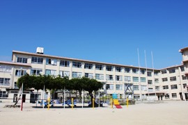 Primary school. 430m to Fukuoka Municipal Tsuruta elementary school (elementary school)