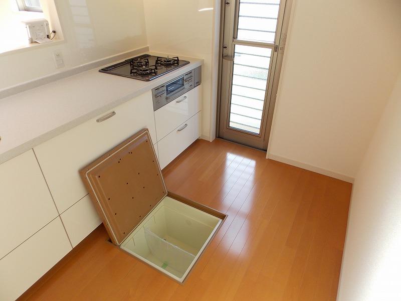 Same specifications photo (kitchen). Kitchen floor storage (^_^) /  Actually, It's also the floor of the inspection opening (^ o ^)  Did you know (^ o ^)