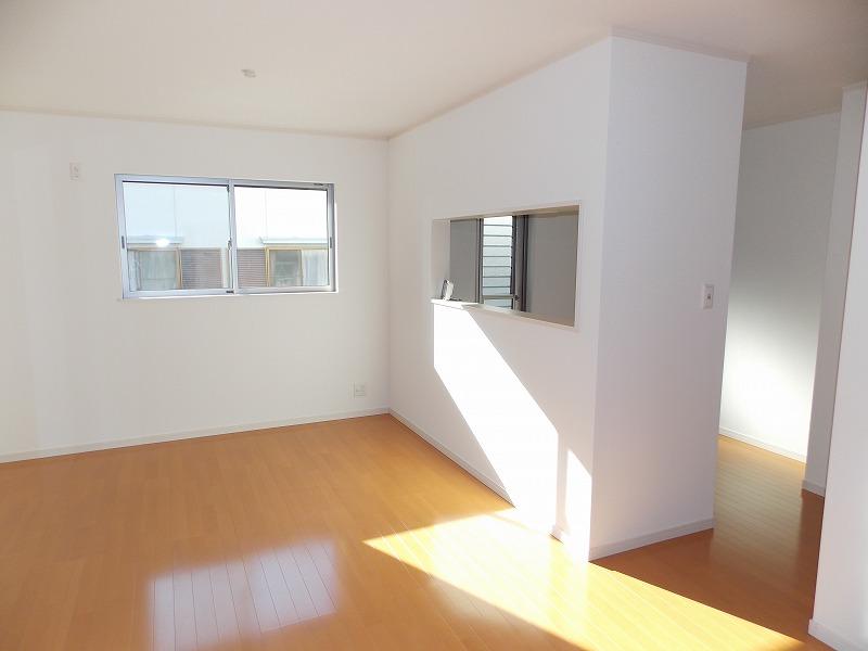 Same specifications photos (living). Since the face-to-face is the kitchen More, It is a conversation with his wife in the cooking, Communication The new model of the family