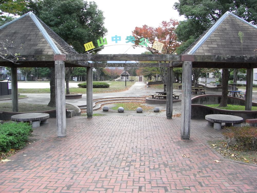 park. Until Sarayama Central Park 400m