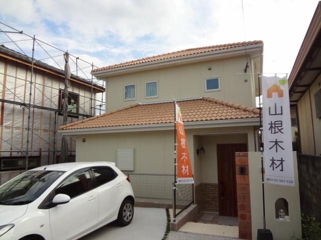 Local appearance photo. Pottery tile unglazed wind nice Southern Europe-inspired design.