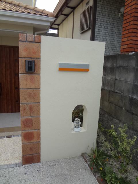 Entrance. Director of entrance gatepost Special attention