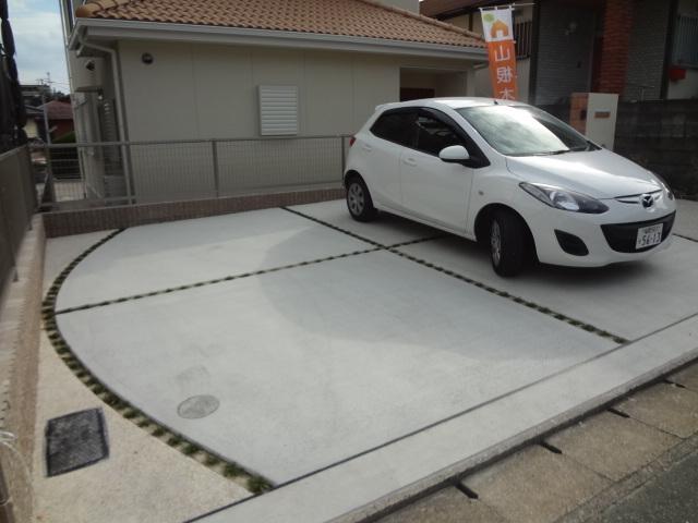 Parking lot. Parking and slowly two, You can another one parking if small car.