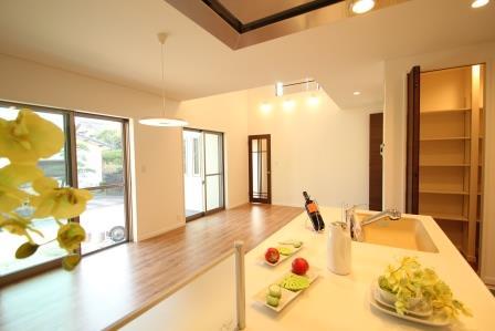 Kitchen. Island Kitchen All-electric Lead to economical and power-saving, such as all rooms LED lighting.