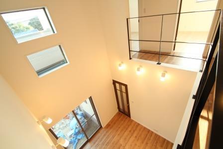 Living. Very bright and open impression in a synergistic effect of the large windows and atrium. The luxury of time is the time of relaxation ・ ・ .