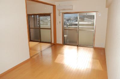 Living and room. Same property separate room photo. It is easy living arrangement of the furniture.