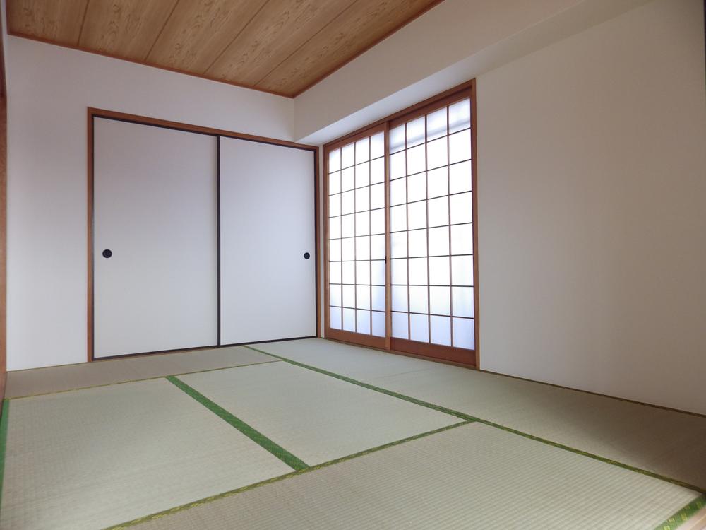 Other introspection. Japanese-style room 6 quires, Handy when visitors. Closet also equipped of course entering the futon.