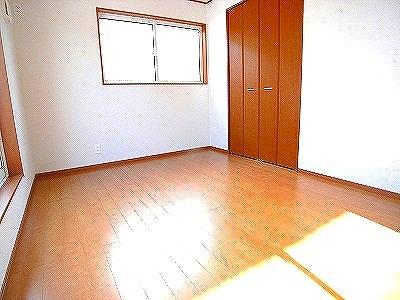 Non-living room. The photograph is a property of the same manufacturer and construction