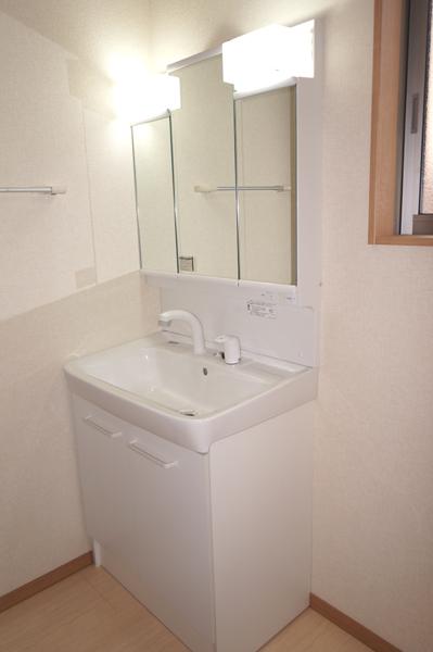 Wash basin, toilet. Indoor (10 May 2013) Shooting