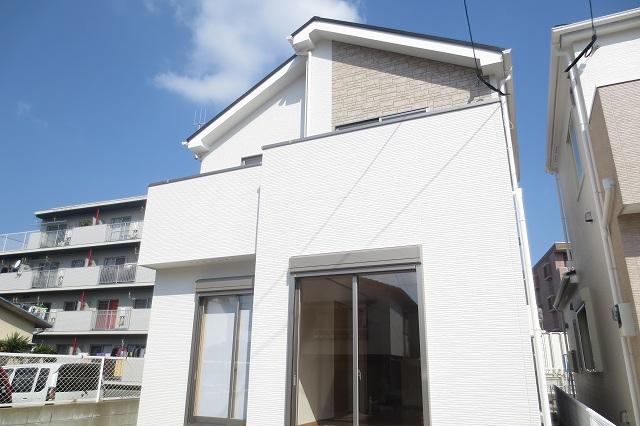 Local appearance photo. Car space 2 cars!