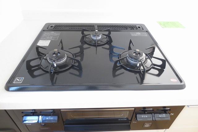 Kitchen. 3-neck gas stove!