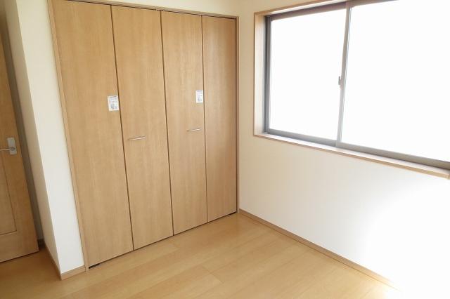 Non-living room. 2 Kaiyoshitsu! There all rooms housed! !