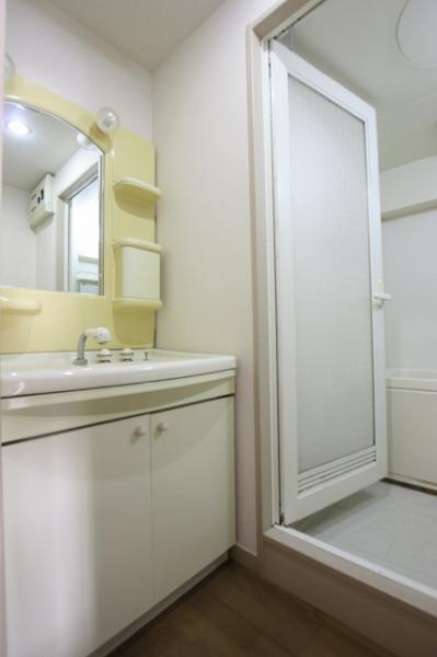 Wash basin, toilet