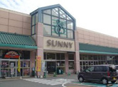 Supermarket. 611m to Sunny Mukaishin the town store (Super)