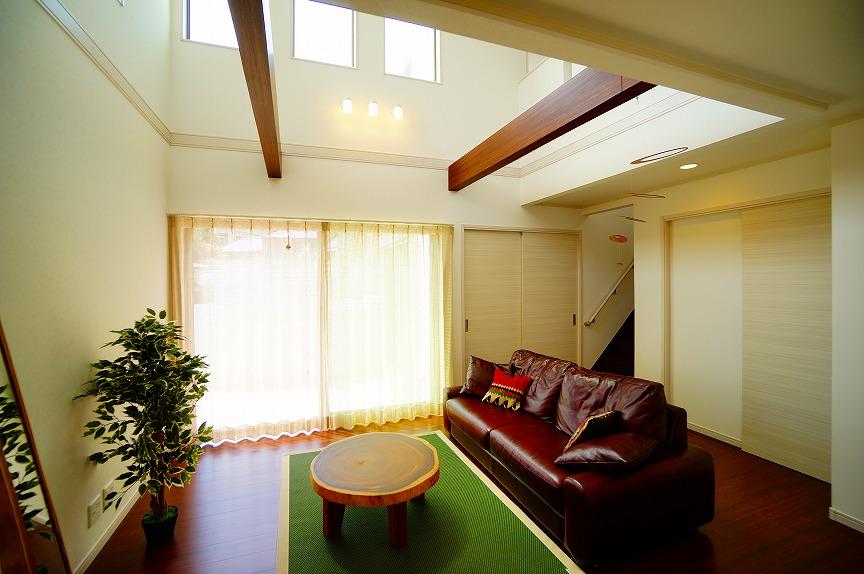 Living. No. 5 areas Profit a characteristic atrium window, It produces a feeling of freedom and luxury. 