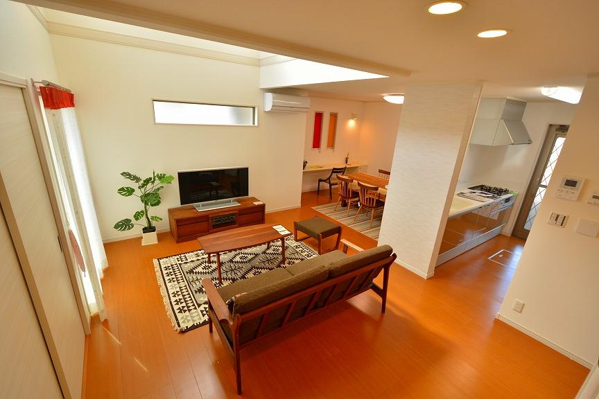 Living. No. 4 place From counter kitchen, It overlooks the multi counter, You can cook while watching the state of the child. 