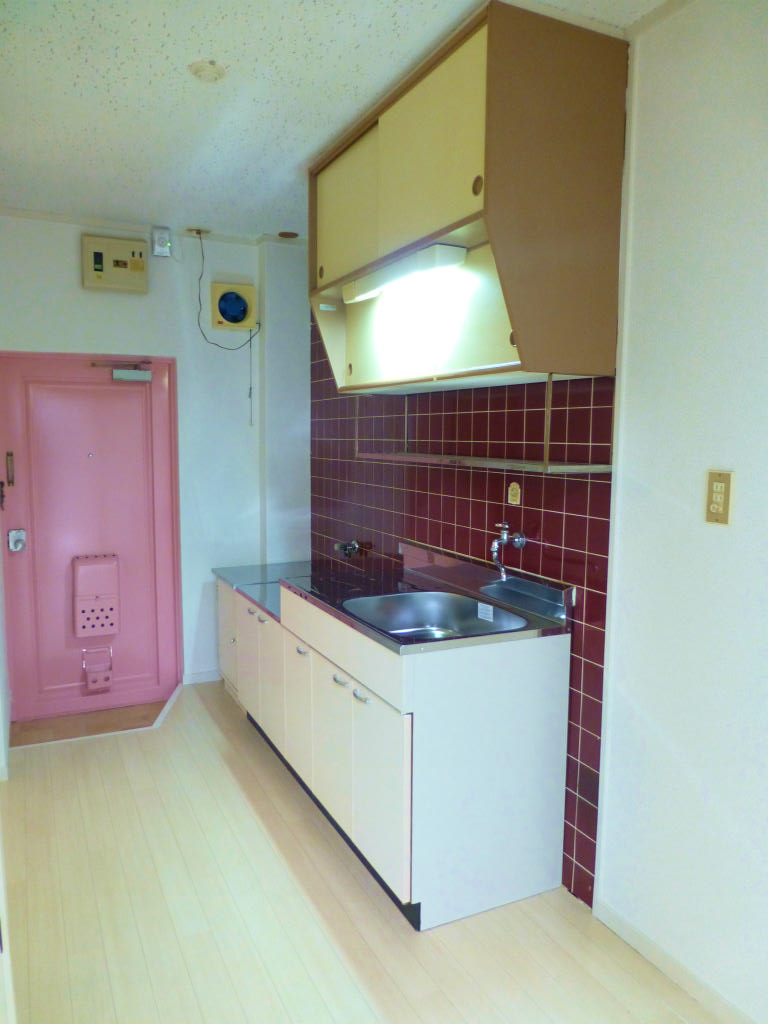 Kitchen. Convenient widely kitchen space!