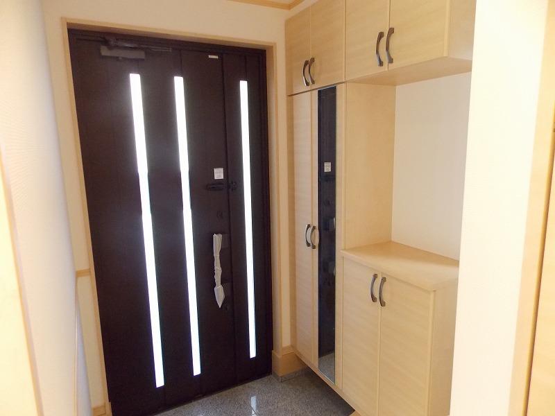 Entrance. Entrance is (^_^) /  Do not worry because the entrance door also is a product of everyone you know leading sash maker! !  Design course ・ Of light picking is with slits or small window (^_^) /  ◆ It becomes the same specification photo ◆