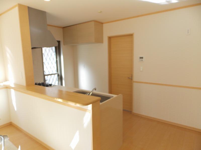 Same specifications photo (kitchen). From the wife's point of view, It overlooks the living-dining, You can enjoy conversation with family even during cooking (* ^ _ ^ *)
