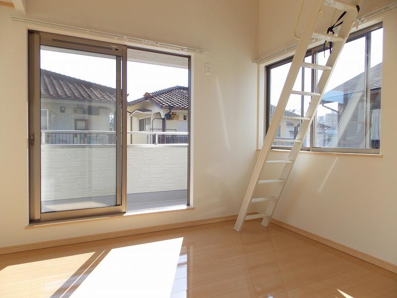 Non-living room. The second floor Western-style (^_^) /  Window many feeling of freedom ・ Per yang ・ Ventilation is good