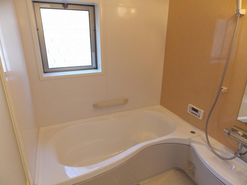 Same specifications photo (bathroom). 'm Bath spacious type firmly can stretch the legs (^^) / ~~~ Let's heal slowly tired body of the day (^_^) /