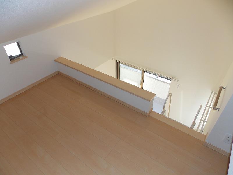 Same specifications photos (Other introspection). Spacious is with a loft (^_^) /  It is very convenient because there is and can be used for a variety of applications! !