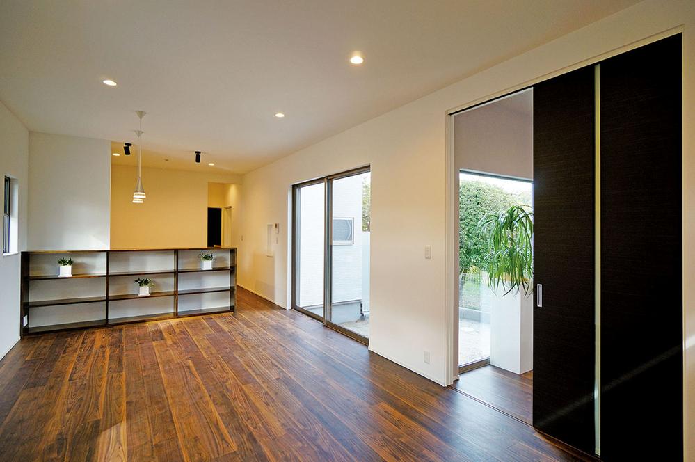 Living. Visible is next to the park is from 20 quires more of a large living dining, It is totally feeling like your own garden. "C No. land Modern Japanese vintage style, "" Vintage Keyago "