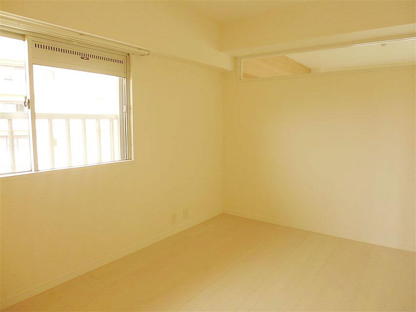Non-living room. Brightness over have Master Bedroom